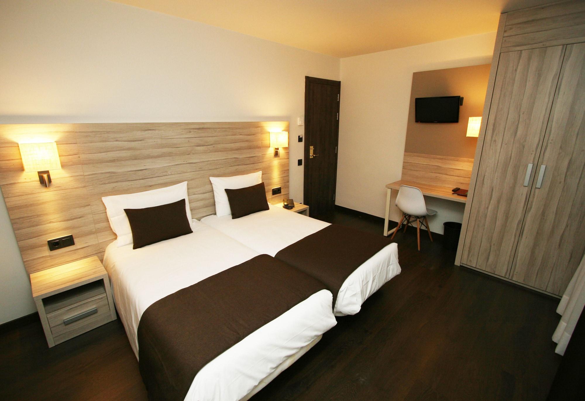 אנדורה לה ולה Hotel Pyrenees מראה חיצוני תמונה